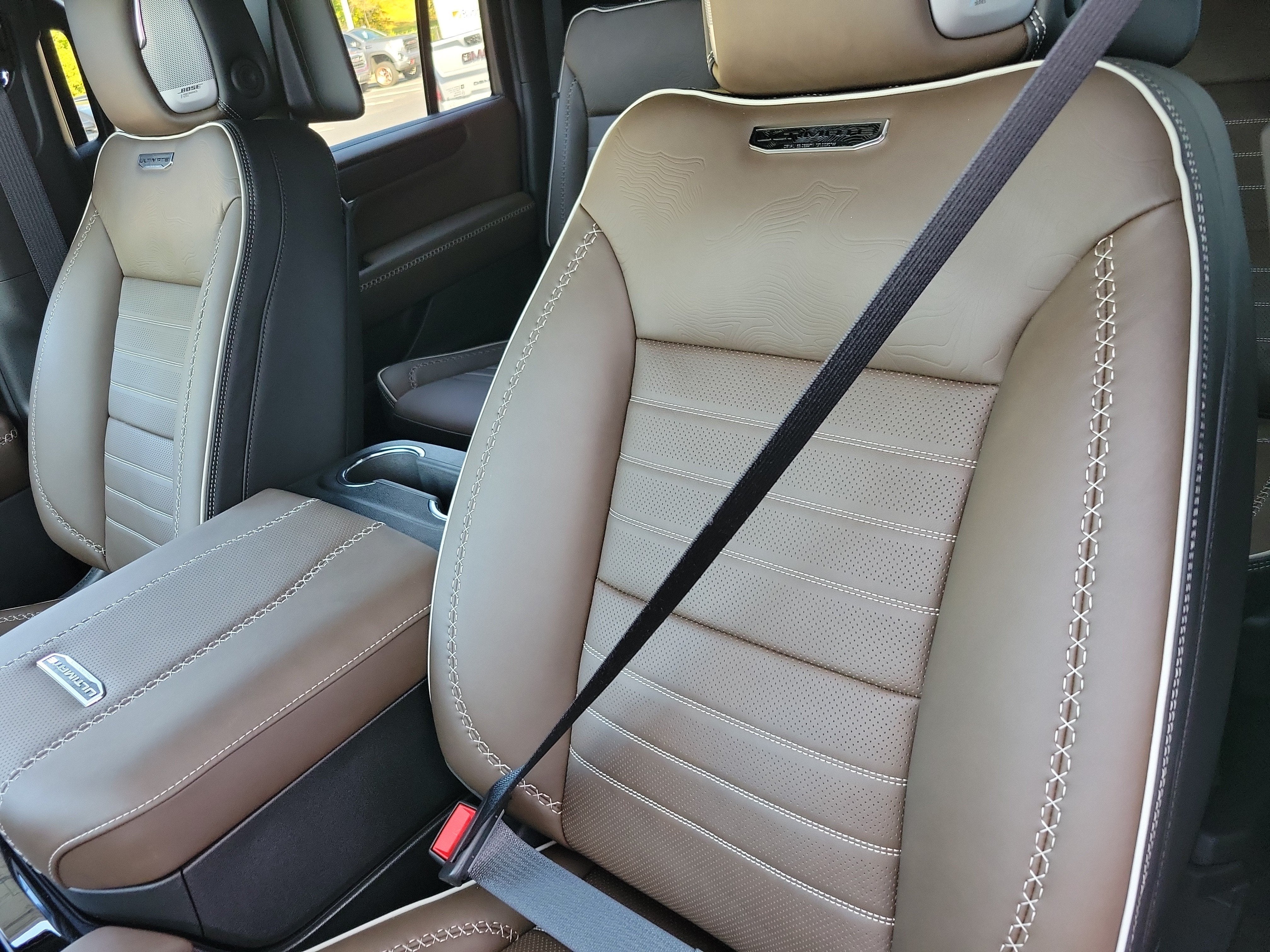 2026 GMC Yukon XL Denali Ultimate - Photo 13