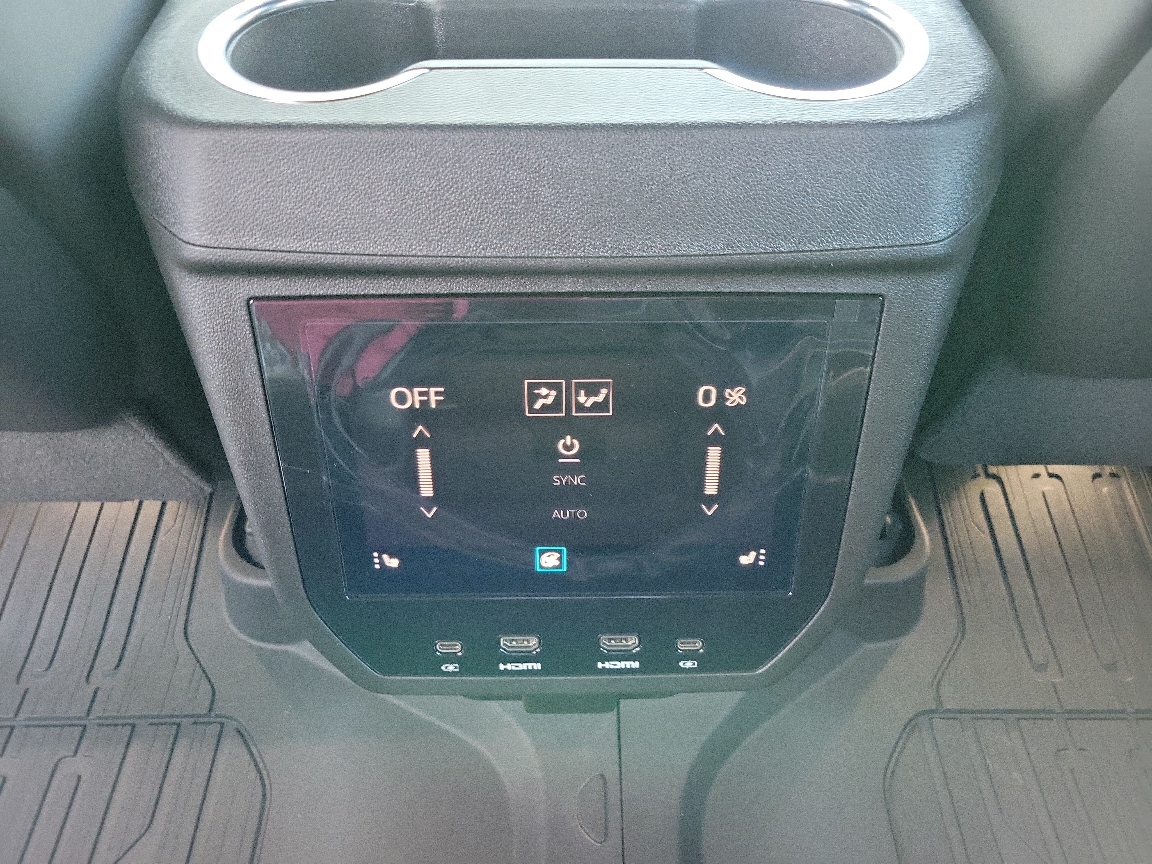 2026 GMC Yukon XL Denali Ultimate - Photo 18