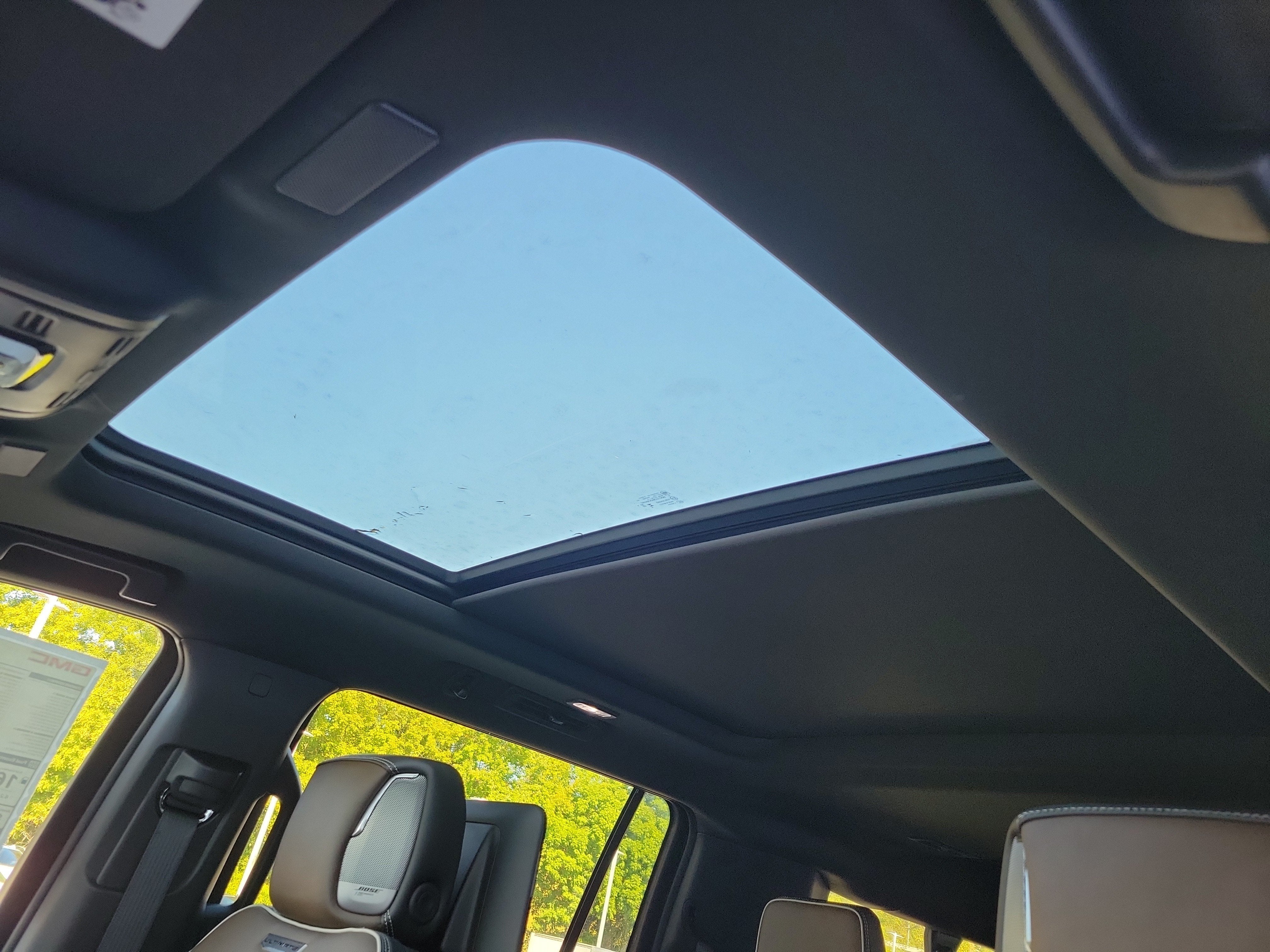 2026 GMC Yukon XL Denali Ultimate - Photo 9