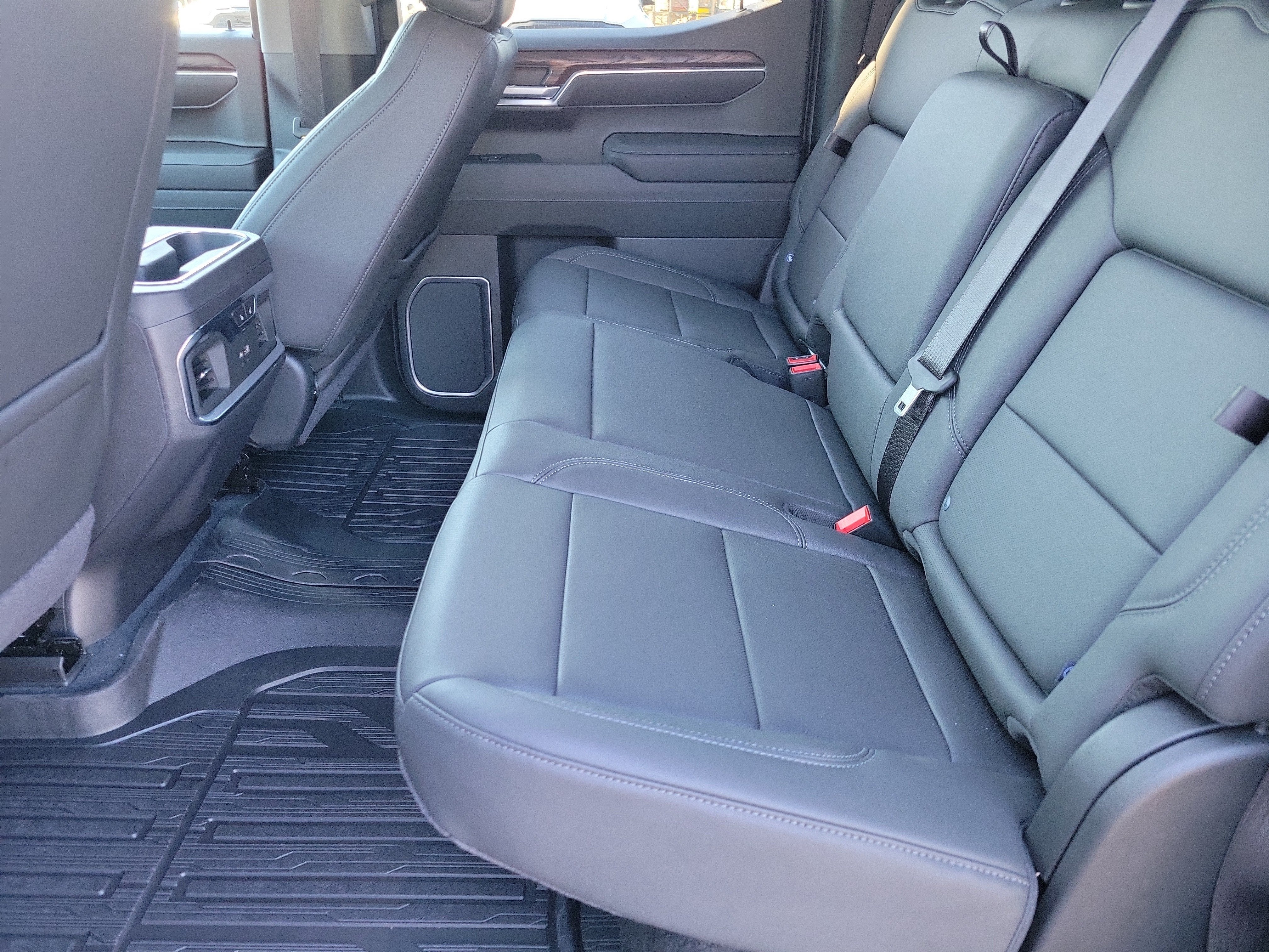 2026 GMC Sierra 1500 SLT - Photo 14