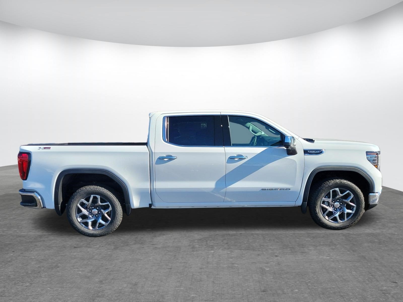 2026 GMC Sierra 1500 SLT - Photo 8