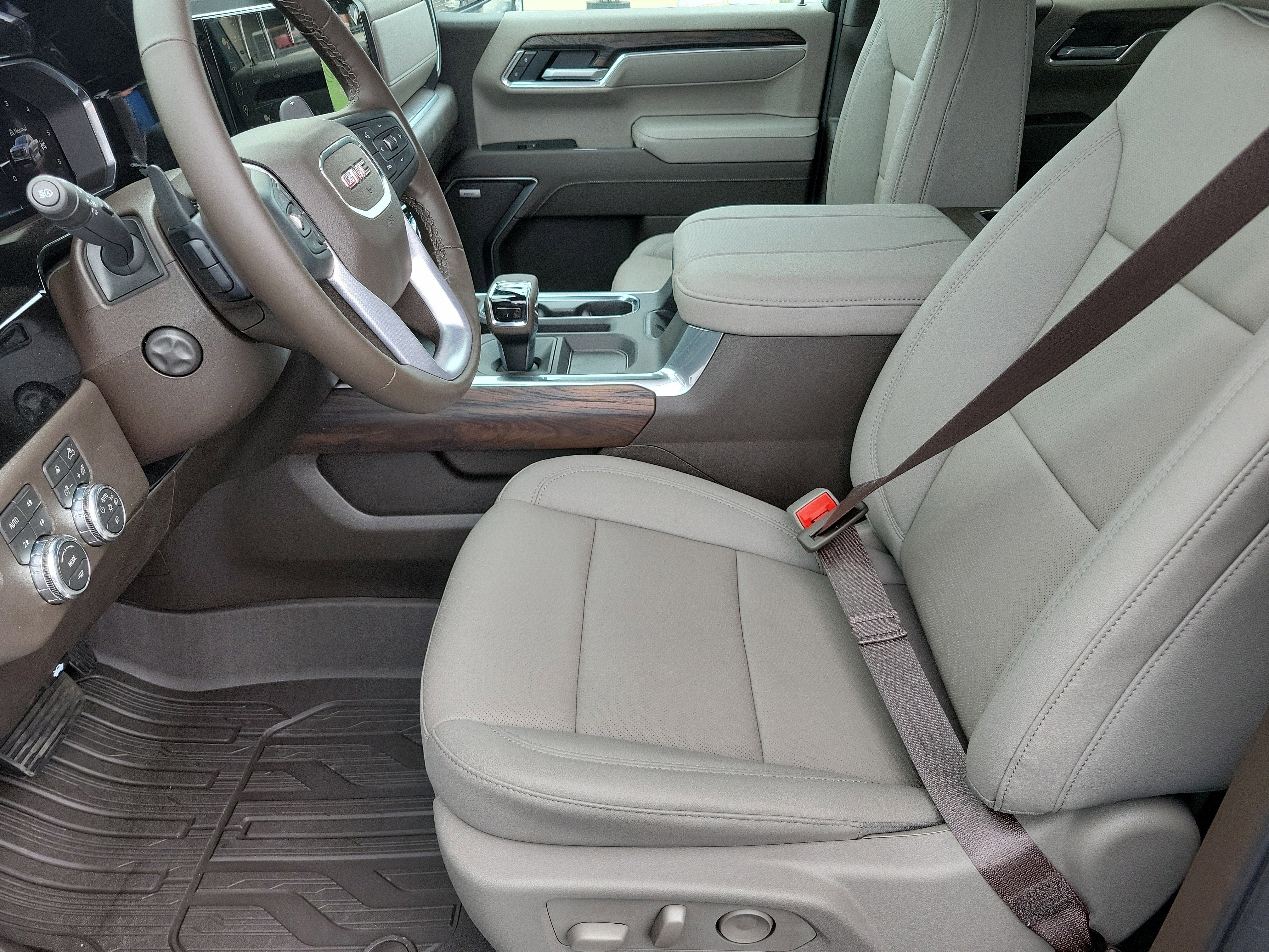 2026 GMC Sierra 1500 SLT - Photo 11