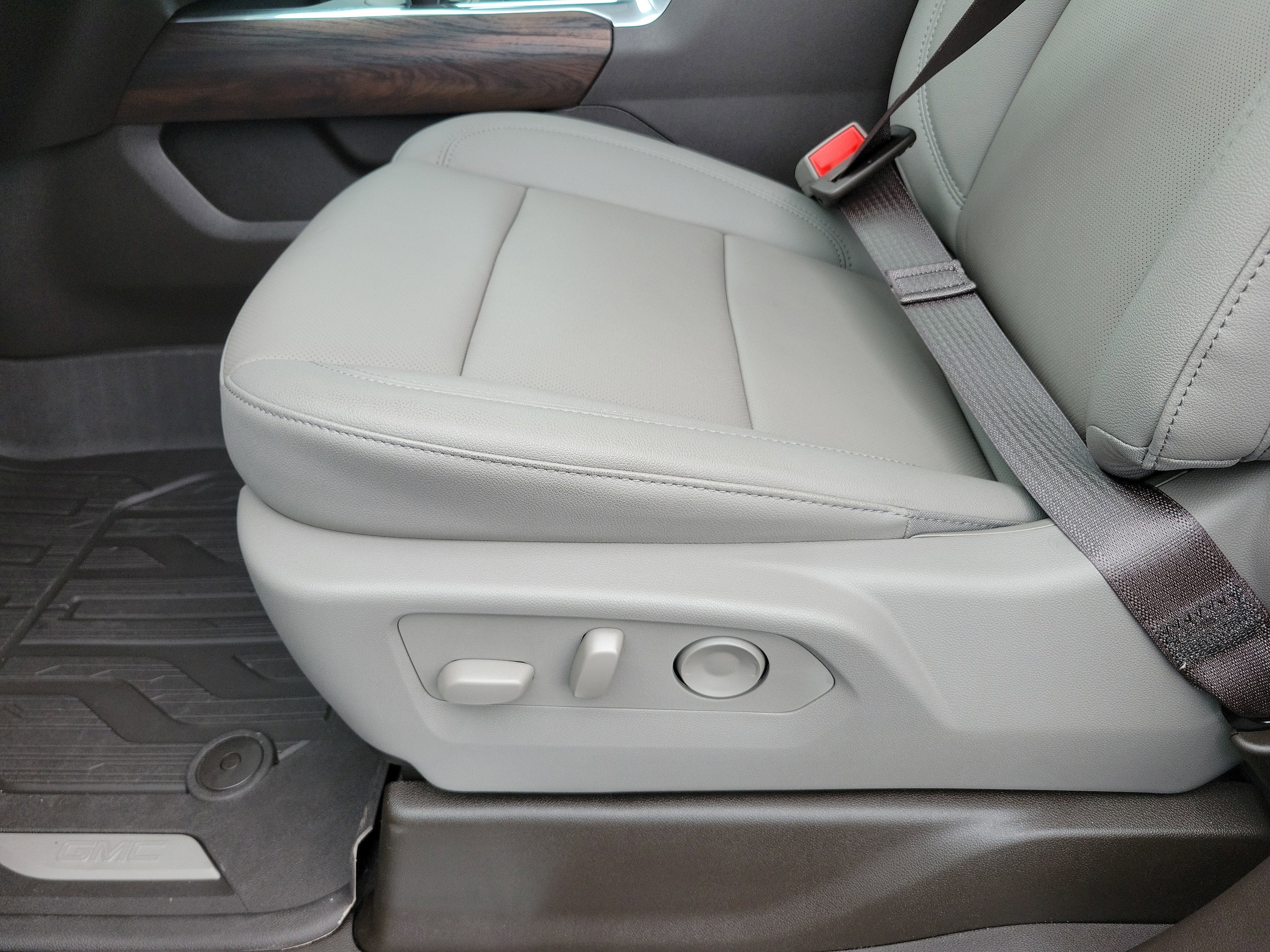 2026 GMC Sierra 1500 SLT - Photo 13