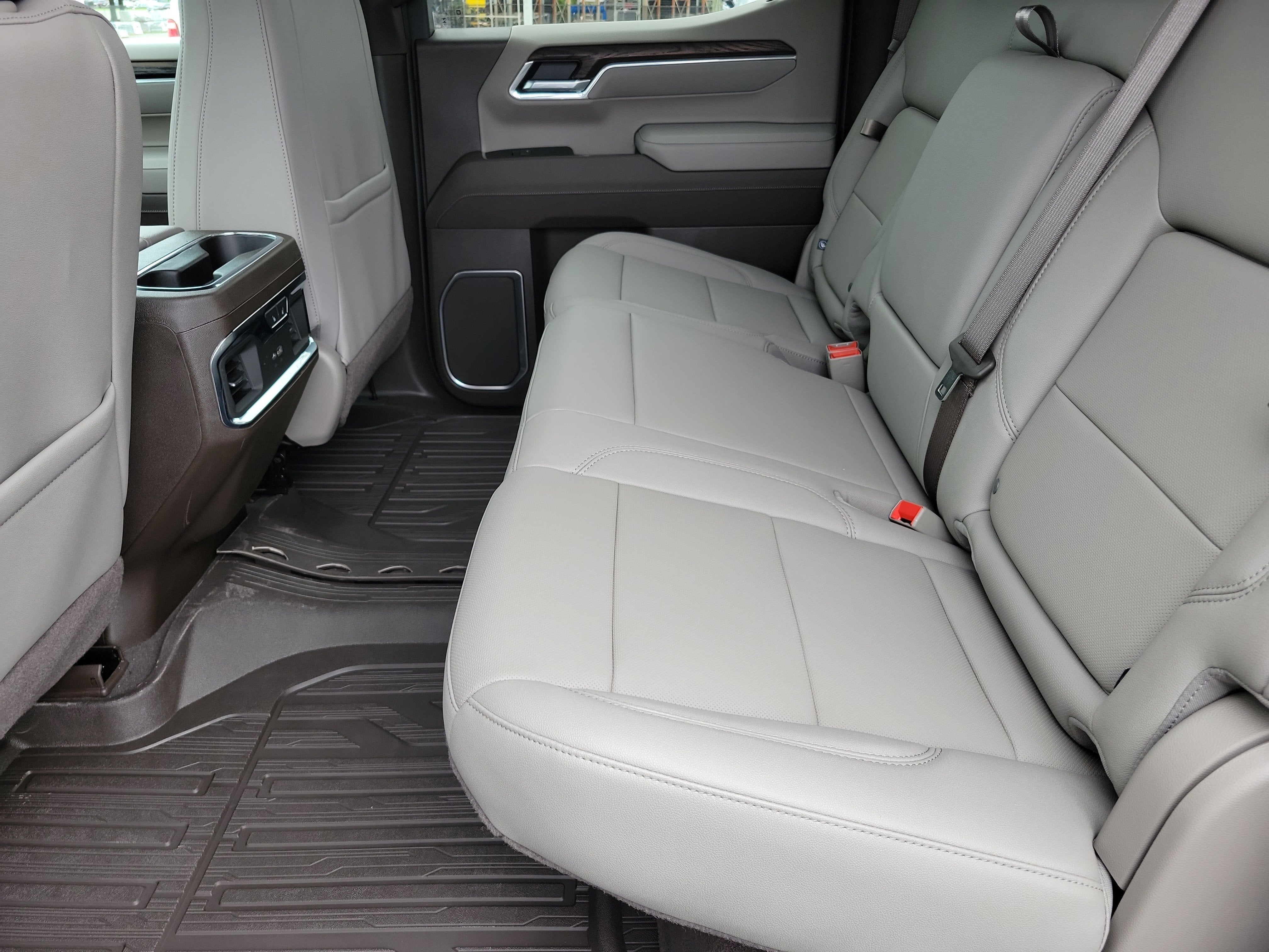 2026 GMC Sierra 1500 SLT - Photo 14
