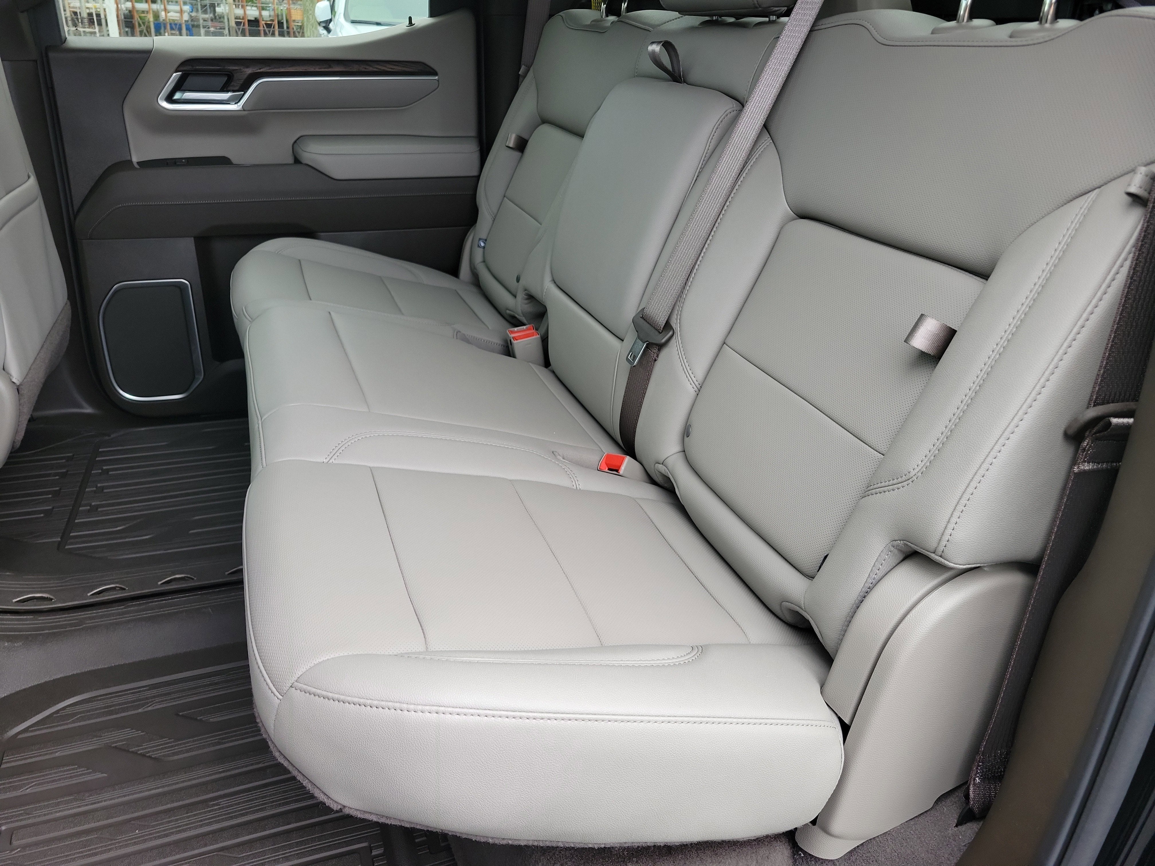 2026 GMC Sierra 1500 SLT - Photo 15
