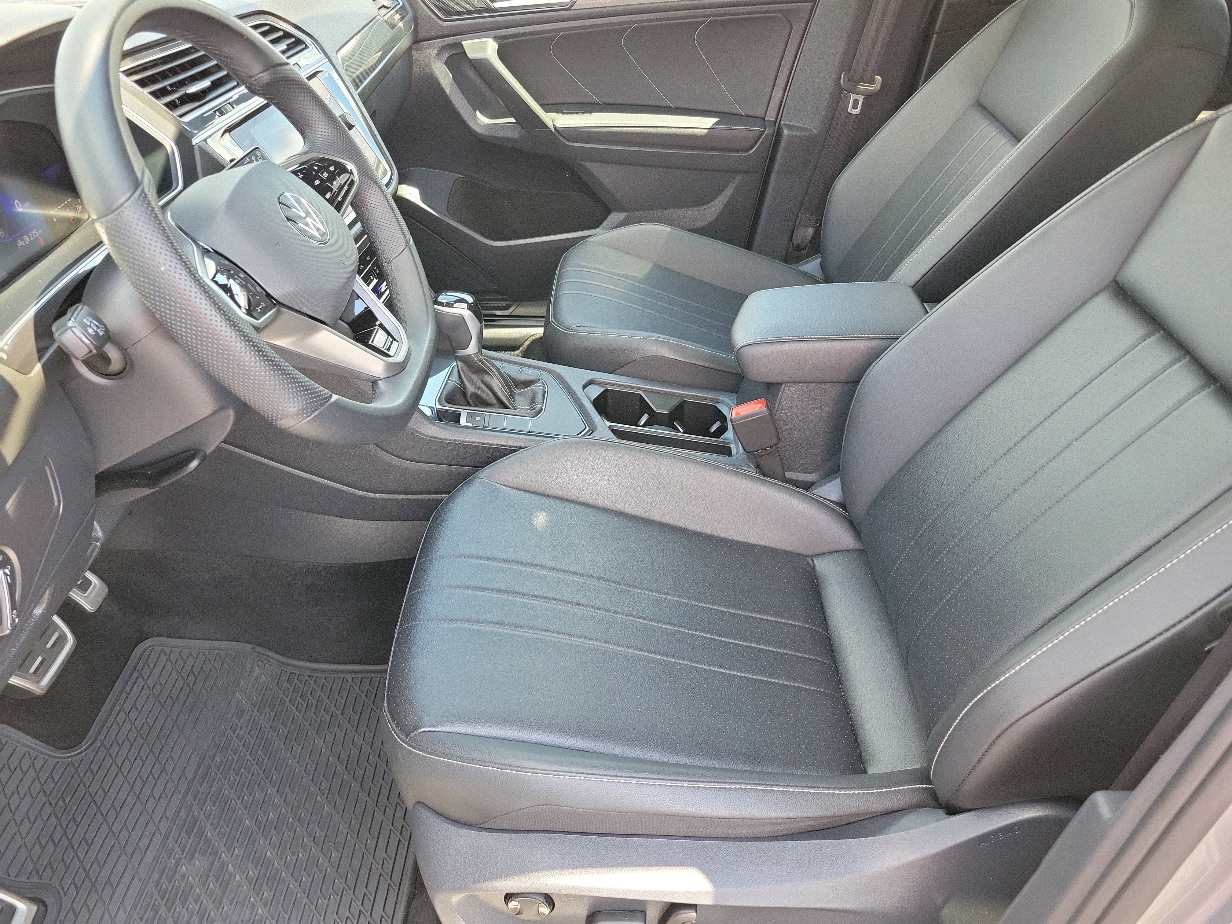 2024 Volkswagen Tiguan SE R-Line Black