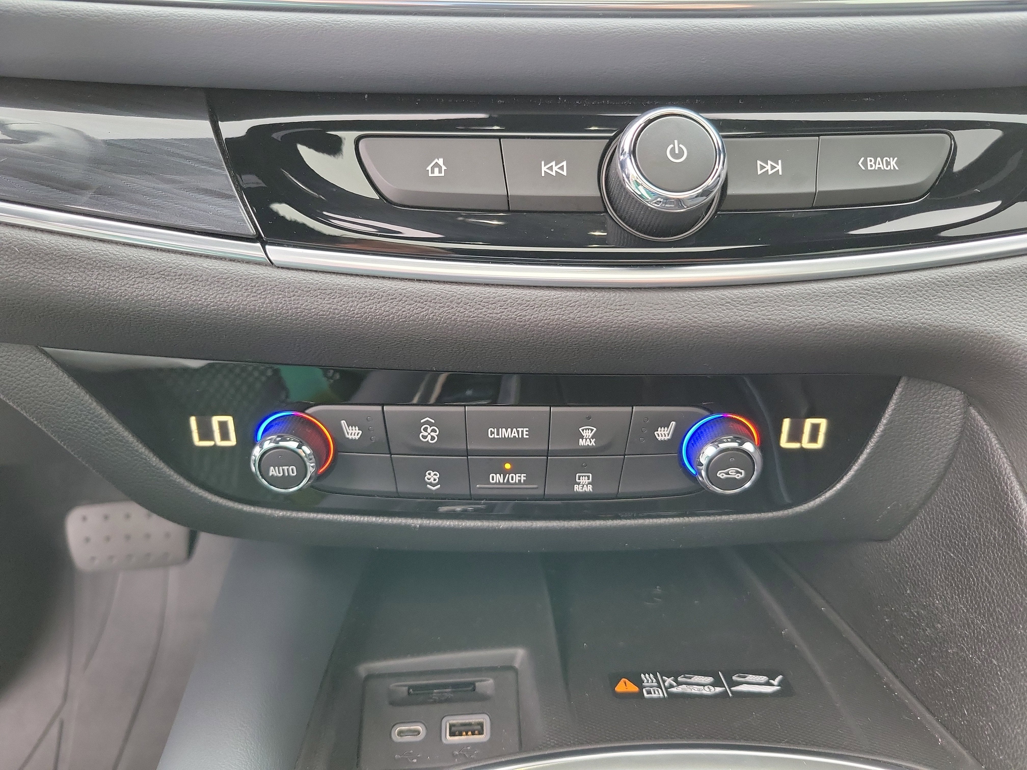 2022 Buick Enclave Essence