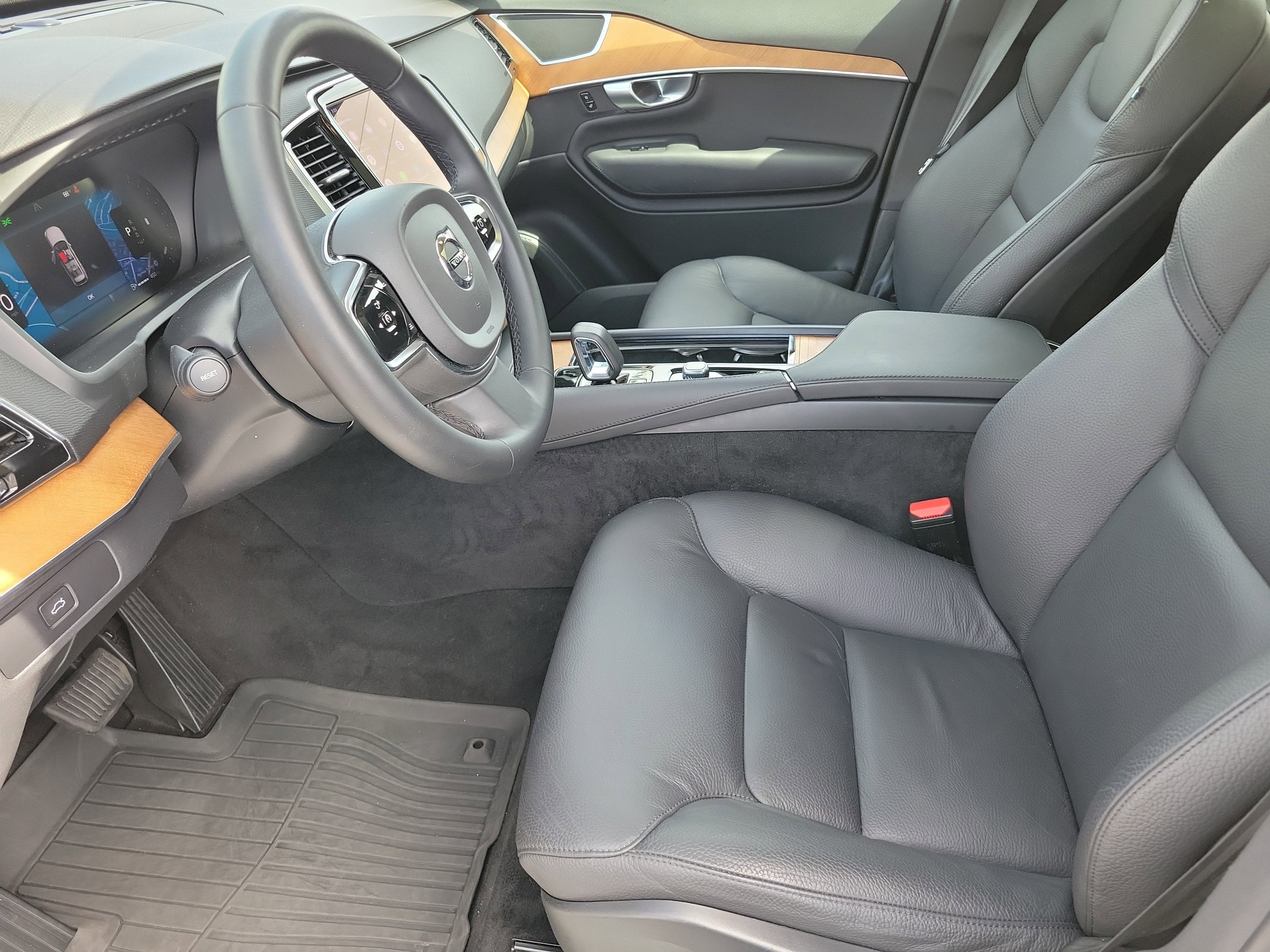 2024 Volvo XC90 Plus Bright Theme