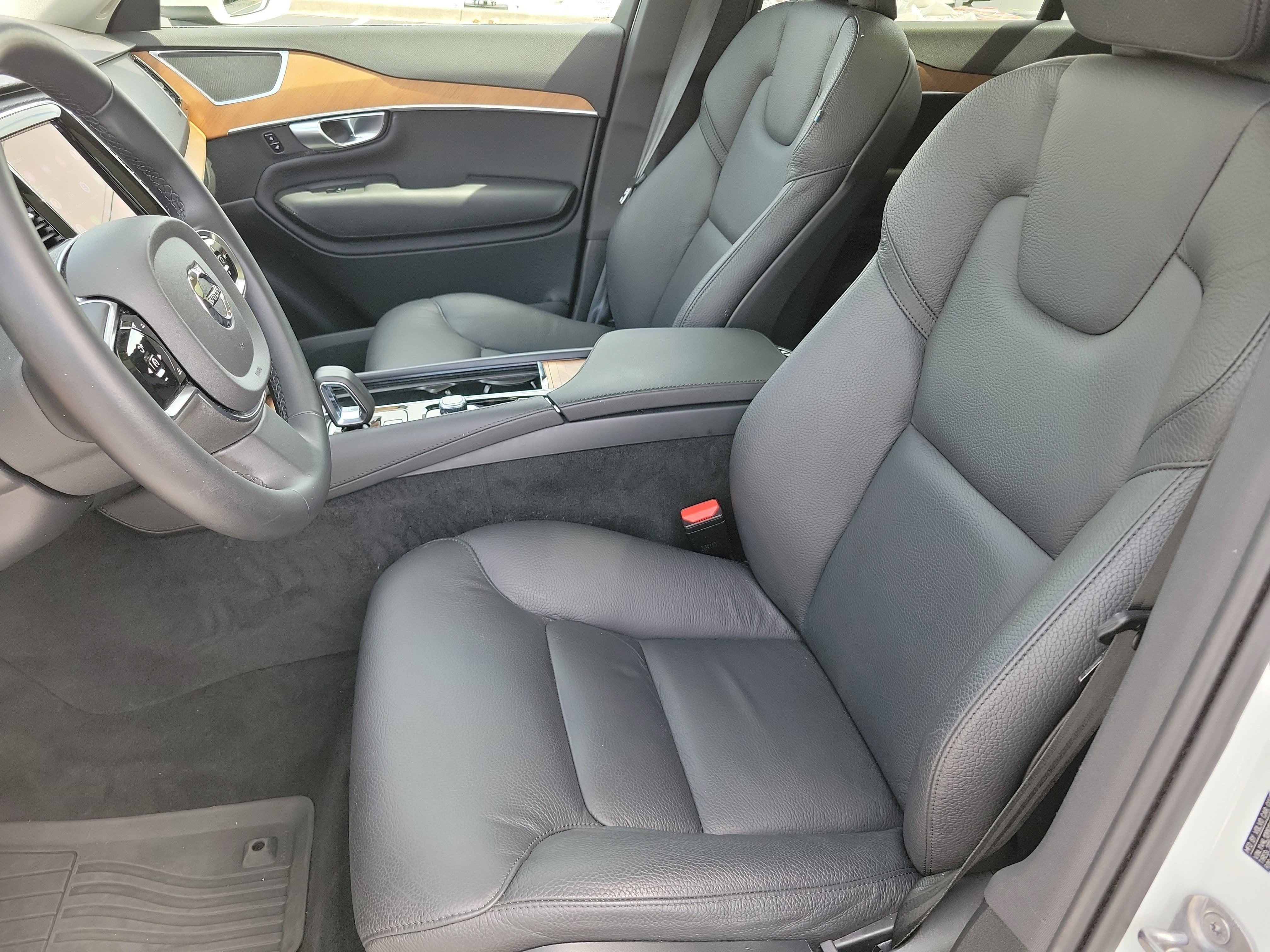 2024 Volvo XC90 Plus Bright Theme