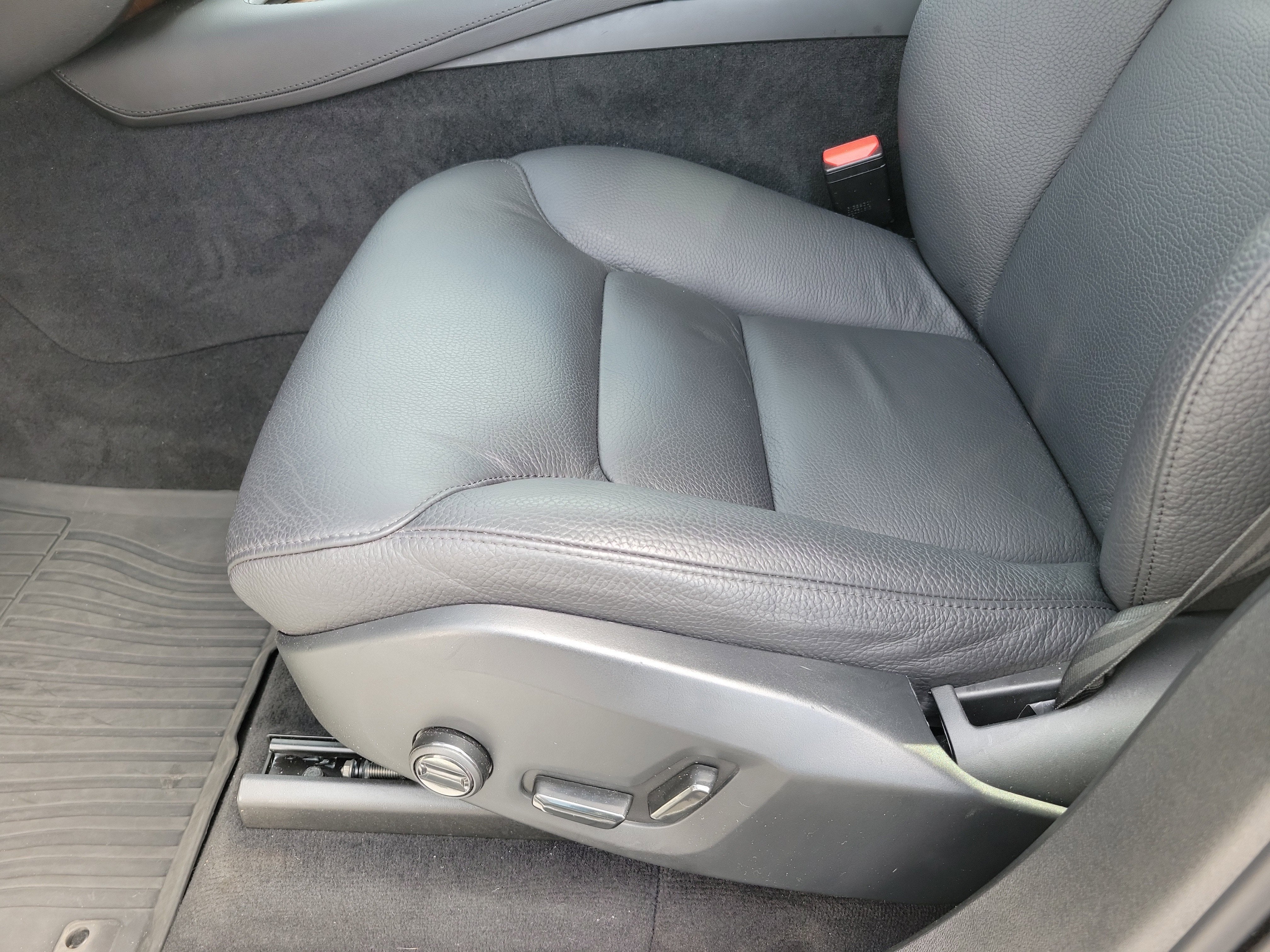 2024 Volvo XC90 Plus Bright Theme