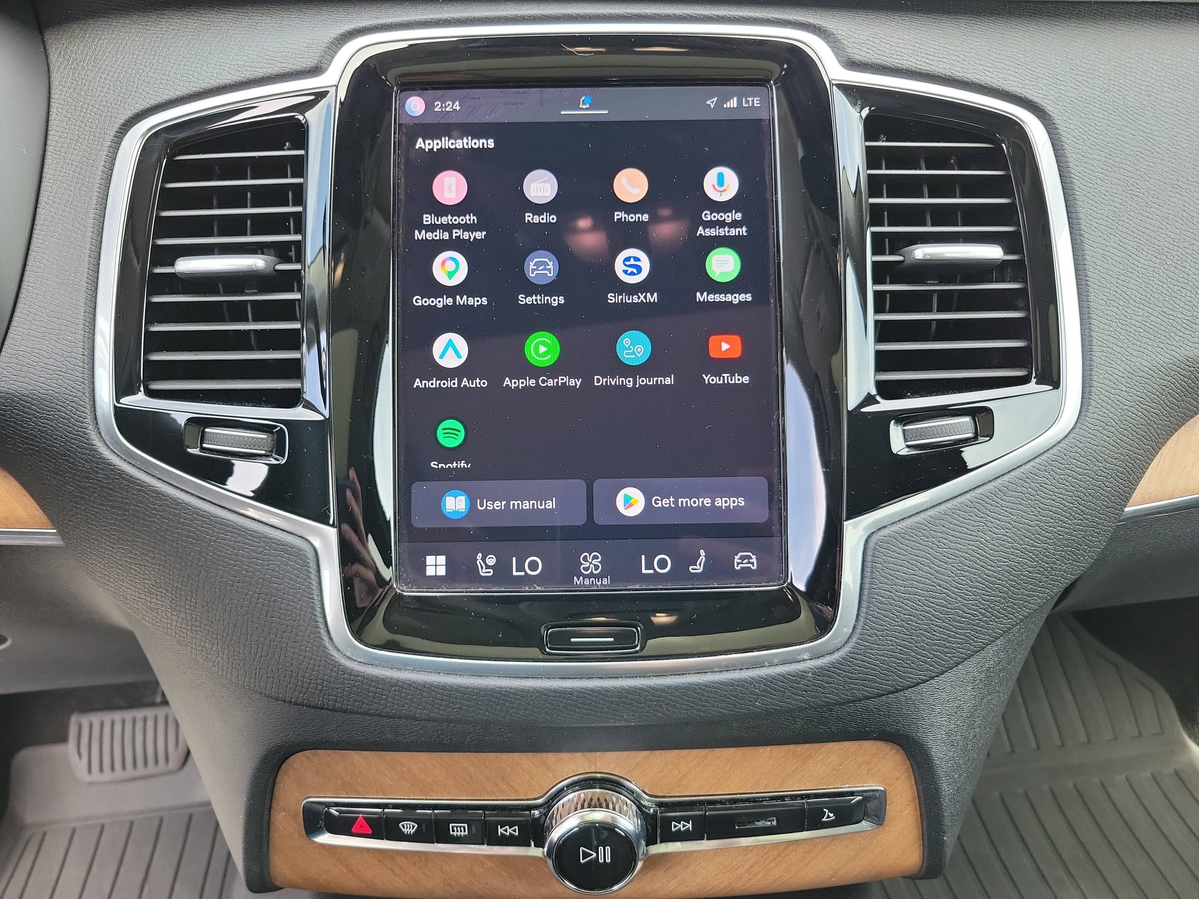 2024 Volvo XC90 Plus Bright Theme