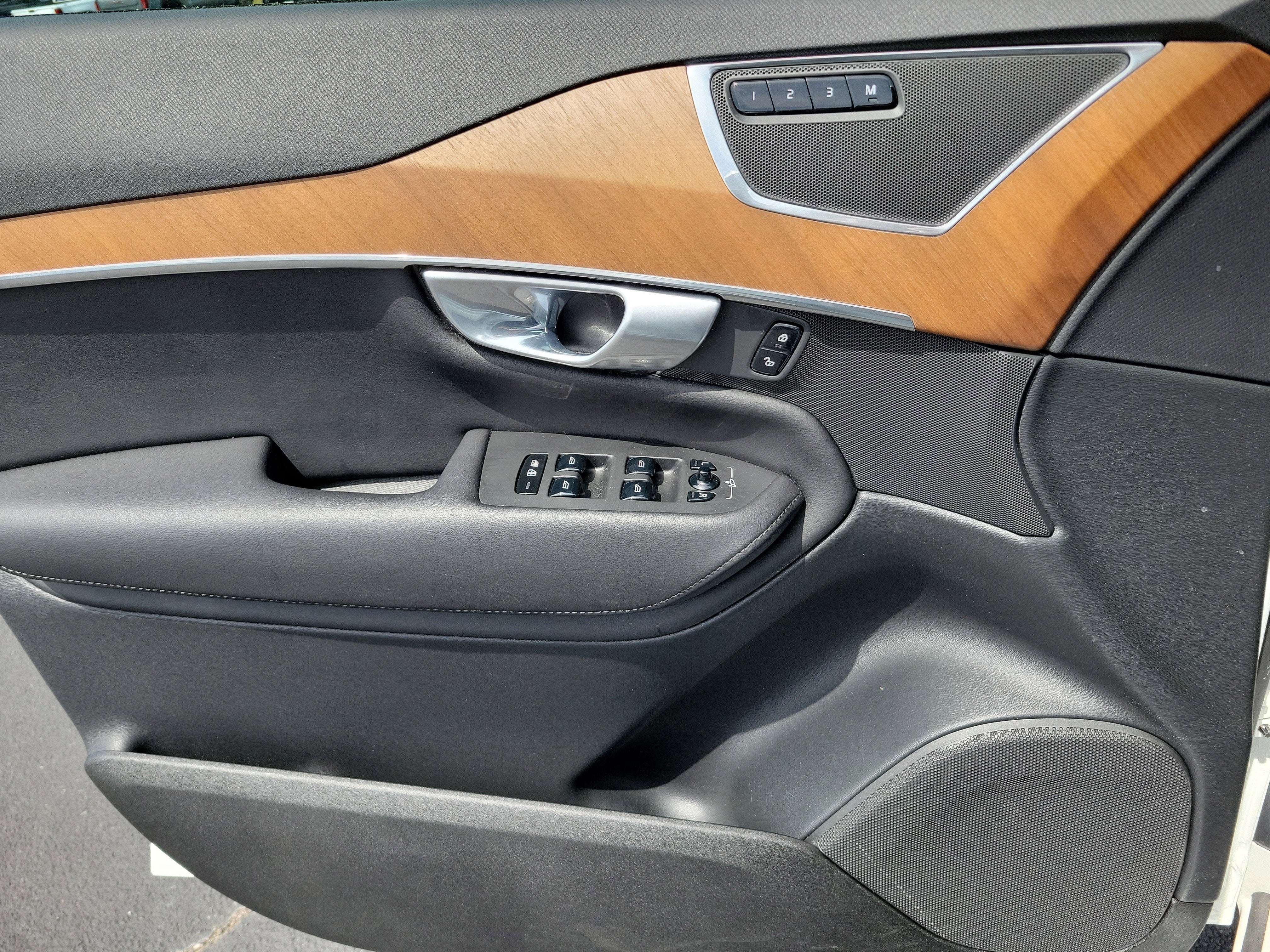 2024 Volvo XC90 Plus Bright Theme