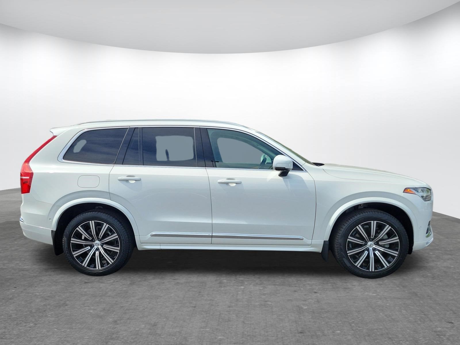 2024 Volvo XC90 Plus Bright Theme