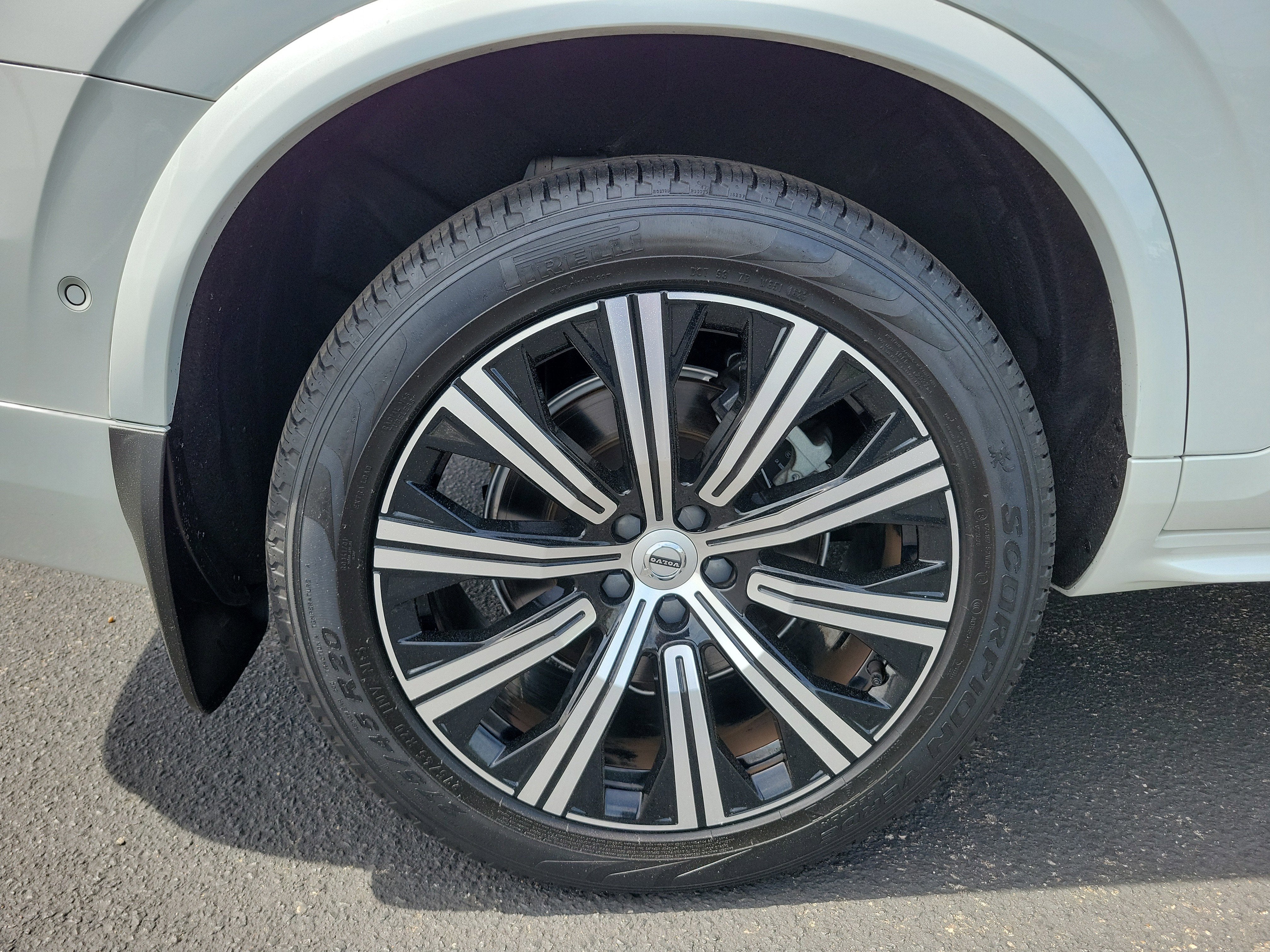 2024 Volvo XC90 Plus Bright Theme
